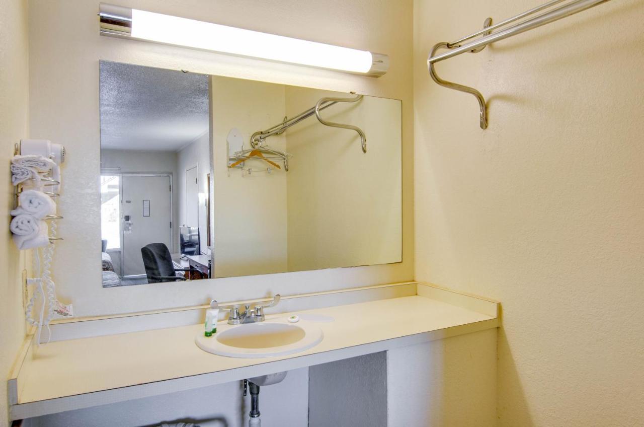 Scottish Inns Collinsville - Martinsville Екстериор снимка
