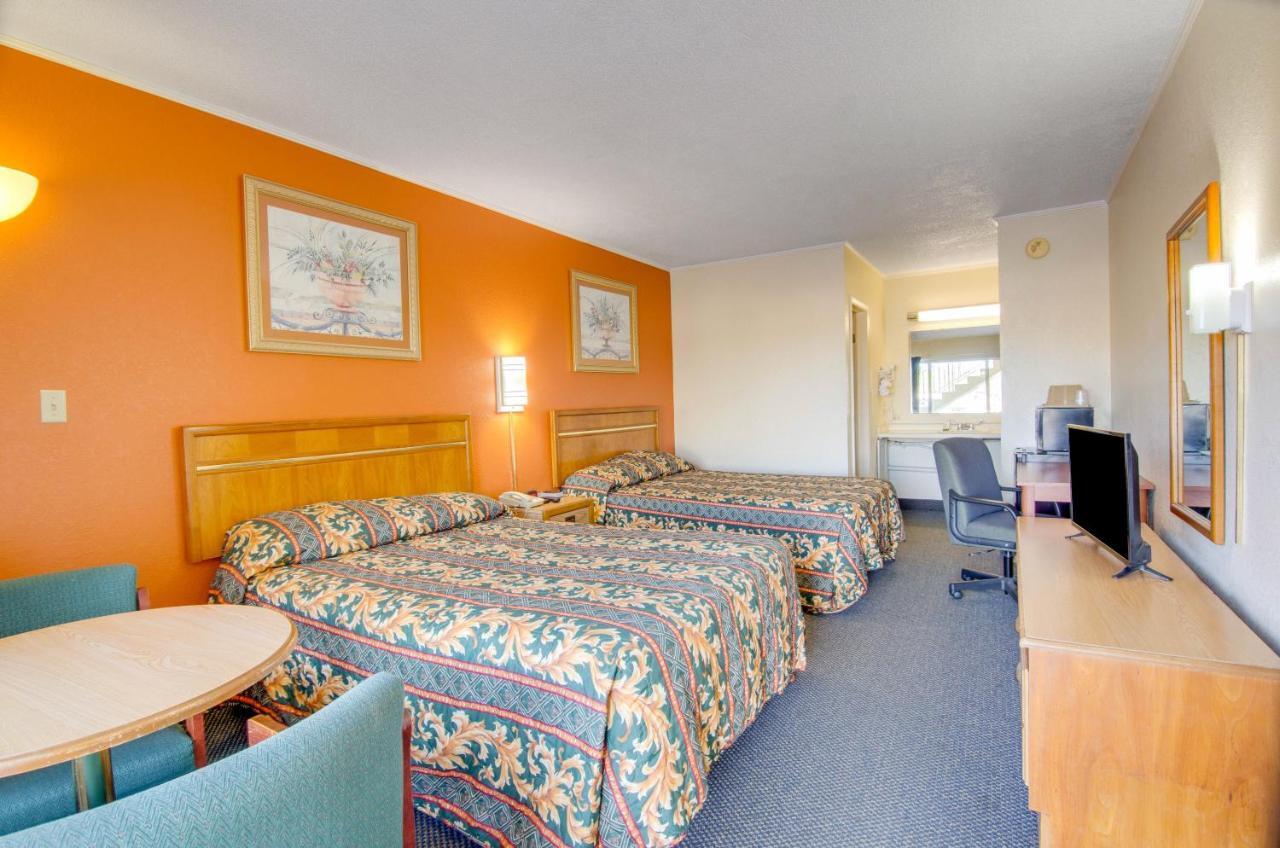 Scottish Inns Collinsville - Martinsville Екстериор снимка