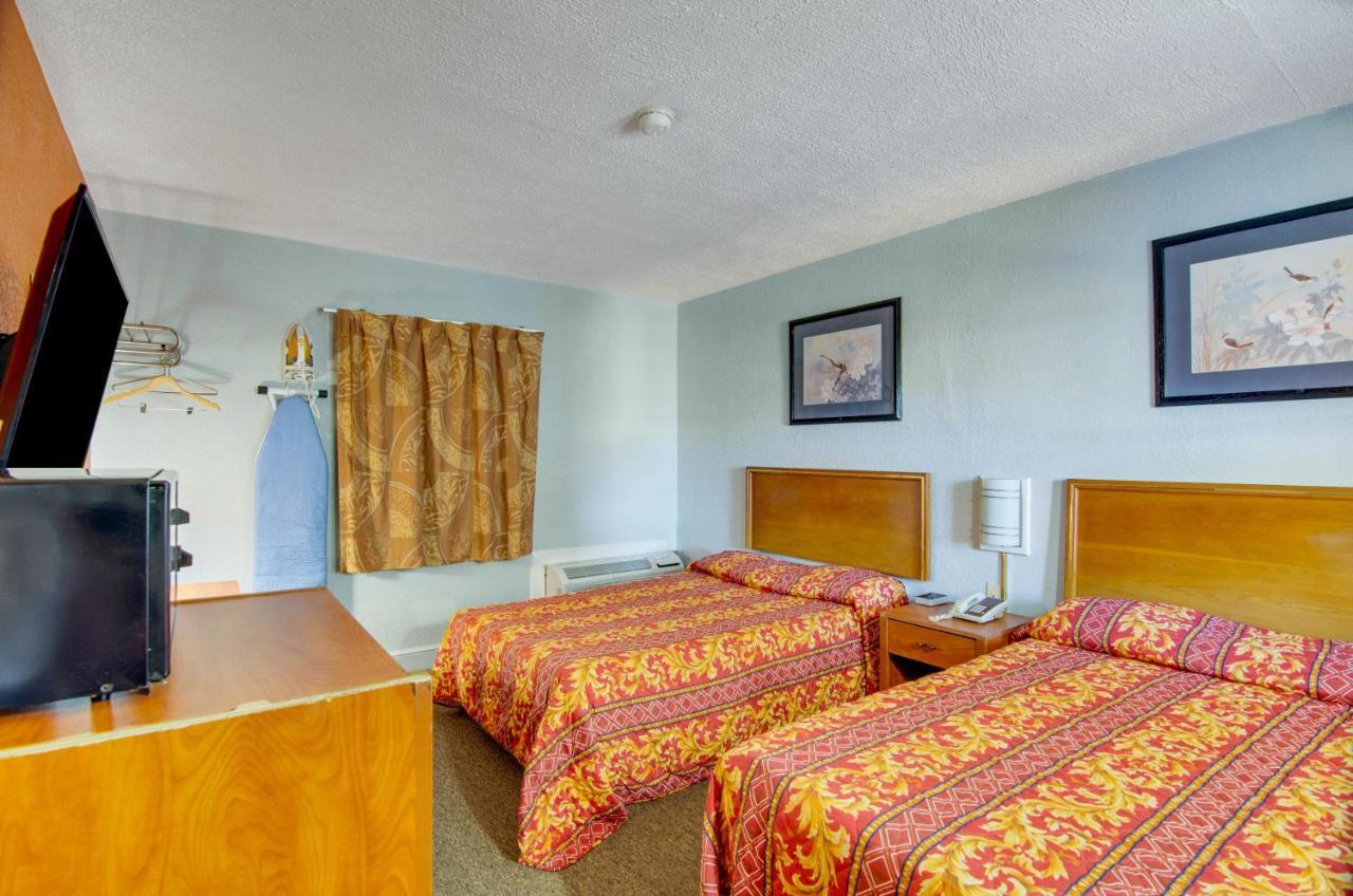 Scottish Inns Collinsville - Martinsville Екстериор снимка