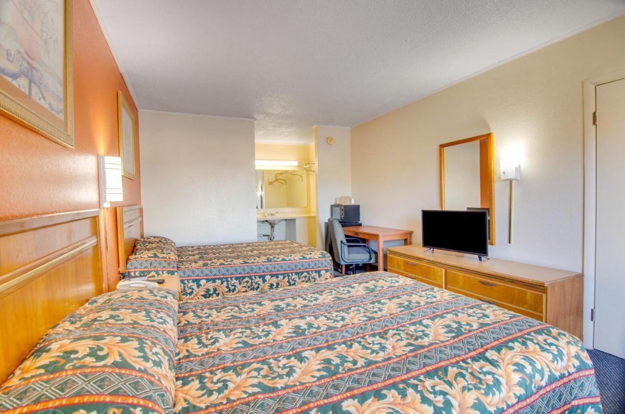 Scottish Inns Collinsville - Martinsville Екстериор снимка