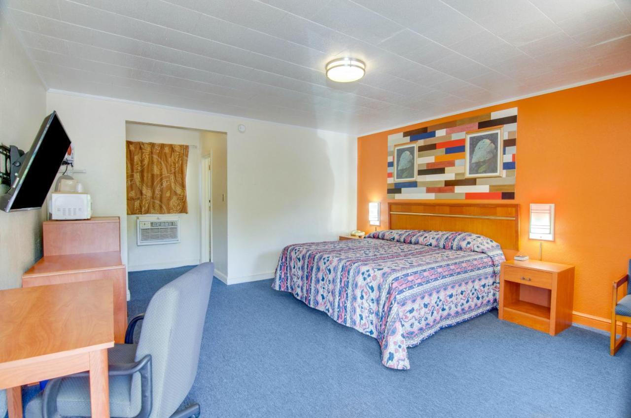 Scottish Inns Collinsville - Martinsville Екстериор снимка