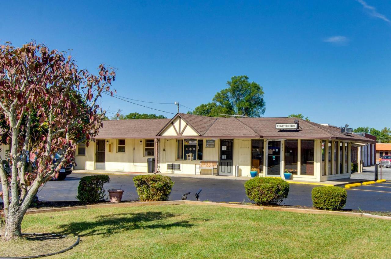 Scottish Inns Collinsville - Martinsville Екстериор снимка