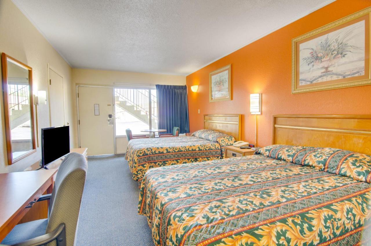 Scottish Inns Collinsville - Martinsville Екстериор снимка