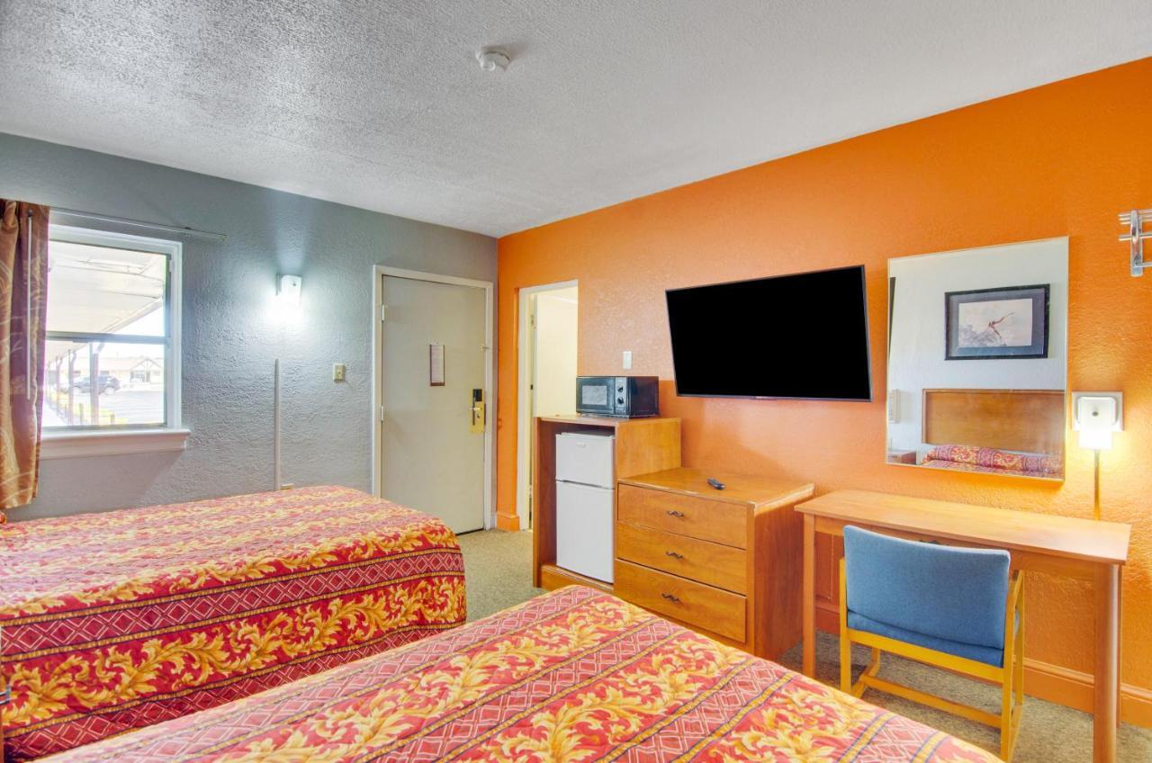 Scottish Inns Collinsville - Martinsville Екстериор снимка